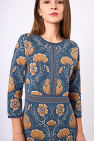 Peraluna-Felicity Çiçek Jakarlı Kadın Triko Elbise İndigo Multi-Elbise-3-Milagron.com