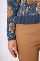 Peraluna-Felicity çiçek Jakarlı Kadın Triko Hırka İndigo Multi-Kazak & Triko-7-Milagron.com