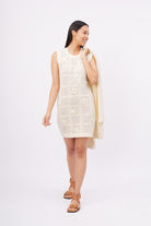 Peraluna-Isabel Dress Ajur örgü El Yapımı çiçek Detaylı Düz Kesim Kolsuz Kadın Triko Elbise Ekru-Elbise-7-Milagron.com