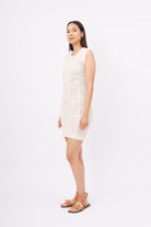 Peraluna-Isabel Dress Ajur örgü El Yapımı çiçek Detaylı Düz Kesim Kolsuz Kadın Triko Elbise Ekru-Elbise-8-Milagron.com
