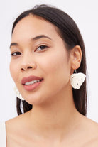 Peraluna-Isabel Earrings El Yapımı Yaprak Desen Küpe Ekru-Küpe-2-Milagron.com