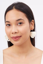 Peraluna-Isabel Earrings El Yapımı Yaprak Desen Küpe Ekru-Küpe-3-Milagron.com