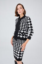 Peraluna-Kazayağı Desen Şifon Fularlı Polo Yaka Dar Kalıp Kısa Kadın Triko Ceket-Ceket-3-Milagron.com