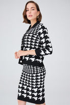 Peraluna-Kazayağı Desen Şifon Fularlı Polo Yaka Dar Kalıp Kısa Kadın Triko Ceket-Ceket-4-Milagron.com