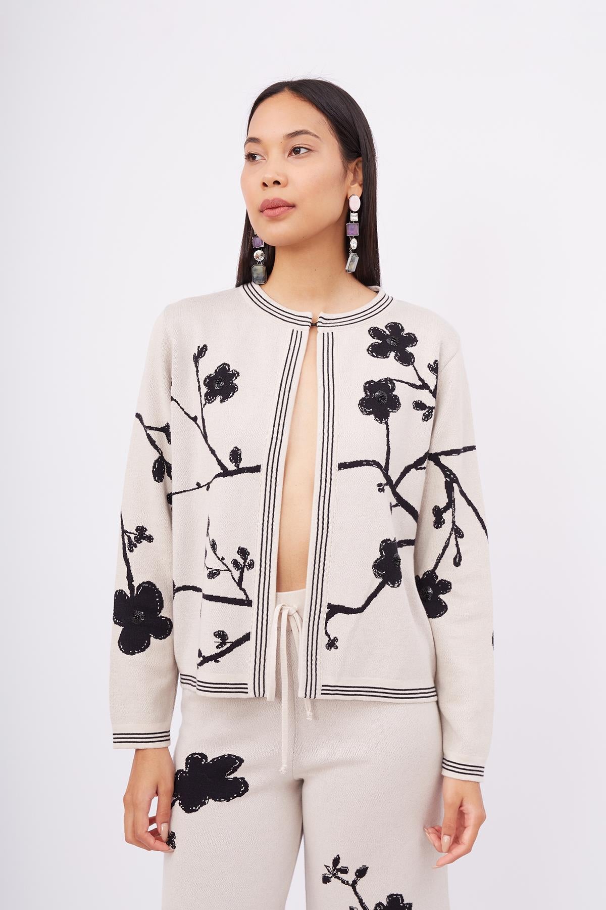 Peraluna-Lady Sakura Jacket Sakura Desen Komfort Fit Kadın Triko Ceket Bej-Ceket-6-Milagron.com