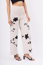 Peraluna-Lady Sakura Trouser Sakura Desen Yüksek Bel Rahat Kesim Beli Lastikli Kadın Triko Pantolon Bej-Pantolon-4-Milagron.com