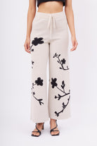 Peraluna-Lady Sakura Trouser Sakura Desen Yüksek Bel Rahat Kesim Beli Lastikli Kadın Triko Pantolon Bej-Pantolon-5-Milagron.com