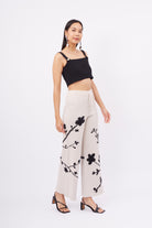 Peraluna-Lady Sakura Trouser Sakura Desen Yüksek Bel Rahat Kesim Beli Lastikli Kadın Triko Pantolon Bej-Pantolon-7-Milagron.com