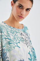 Peraluna-Nila Desenli Bol Kesim Yazlık Mat Dokulu Kadın Bluz Yeşil/Ekru-T-Shirts-4-Milagron.com