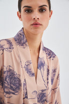 Peraluna-Rosa Gül Desenli Diz Hizası Saten Kadın Kimono-Kimono-2-Milagron.com