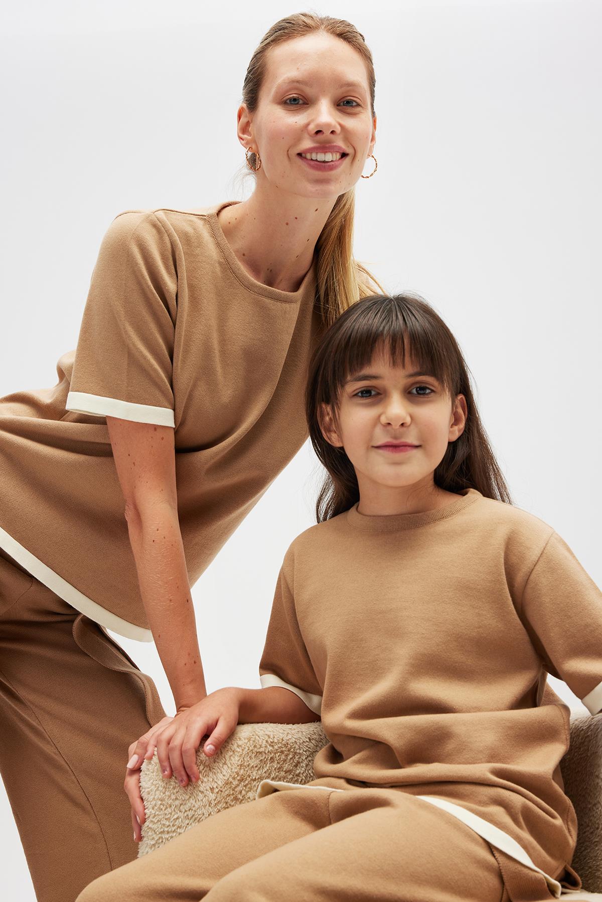 Peraluna-Rumi Kadın Triko Yanları Yırtmaçlı Pamuk Bluz Camel-Bluz-6-Milagron.com