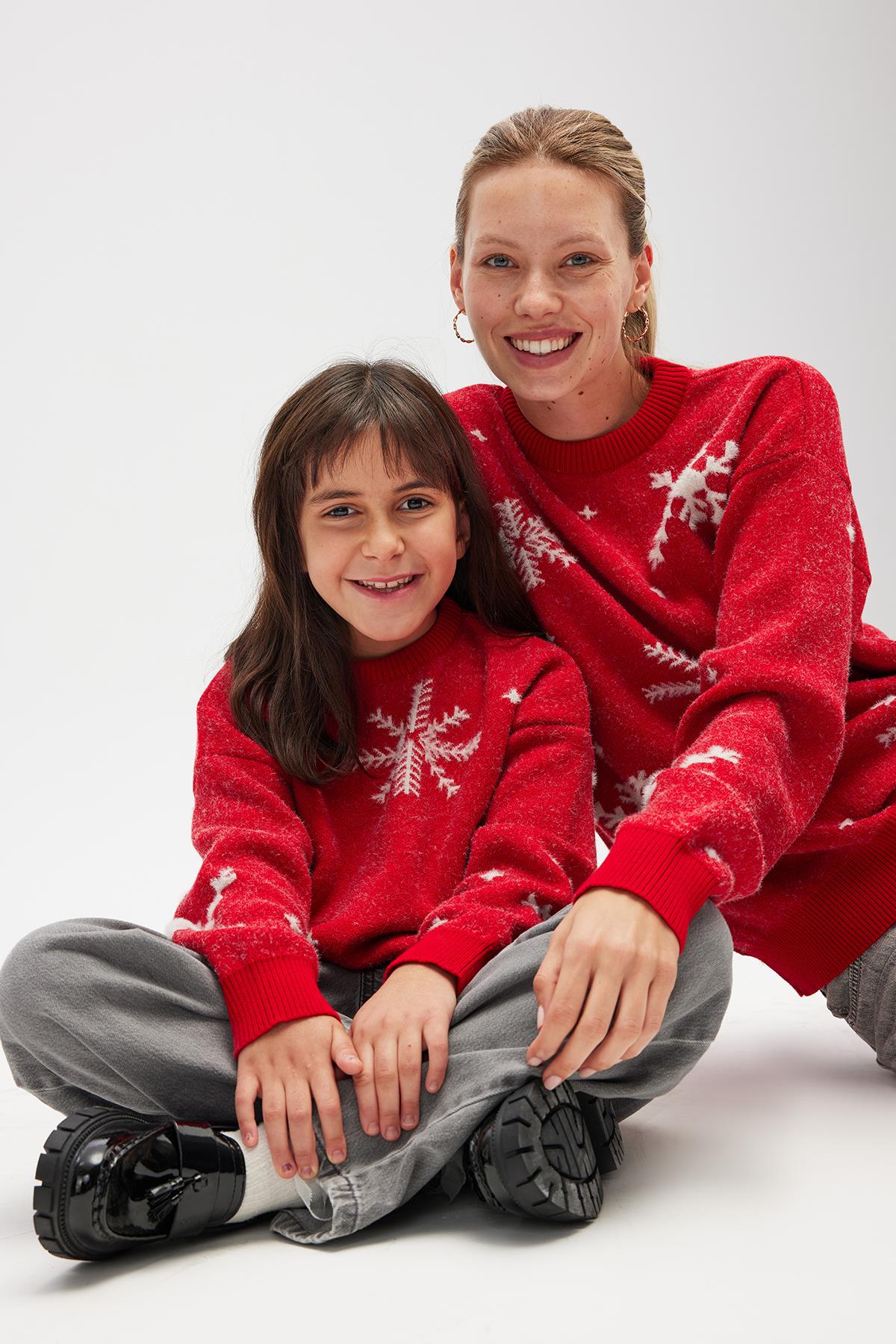 Peraluna-Snowflake Kartanesi Desenli Unisex Yılbaşı Kazağı Kırmızı-Kazak-7-Milagron.com