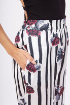 Peraluna-Stripe Garden Trouser Çizgili Güllü Baskılı Saten Kadın Pantolon-Pantolon-3-Milagron.com