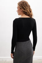 Peraluna-Styleboom X Devon Bodysuit V Yaka Uzun Kol Alttan Çıtçıtlı Kadın Triko Body-Body-12-Milagron.com