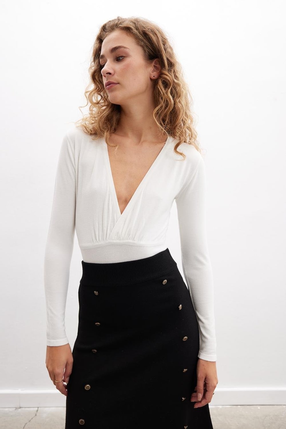 Peraluna-Styleboom X Devon Bodysuit V Yaka Uzun Kol Alttan Çıtçıtlı Kadın Triko Body-Body-2-Milagron.com