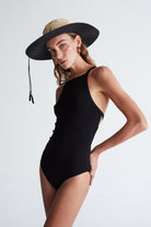 Peraluna-Styleboom X Greta Body Halter Yaka Arkası Çapraz Alttan Çıtçıtlı Kadın Triko Body -Body-9-Milagron.com