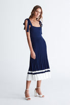 Styleboom X Peraluna Kelly Dress Askılı Bağlama Detaylı Rahat Kesim Midi Boy Yazlık Kadın Triko Elbise - Lacivert