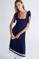 Styleboom X Peraluna Kelly Dress Askılı Bağlama Detaylı Rahat Kesim Midi Boy Yazlık Kadın Triko Elbise - Lacivert