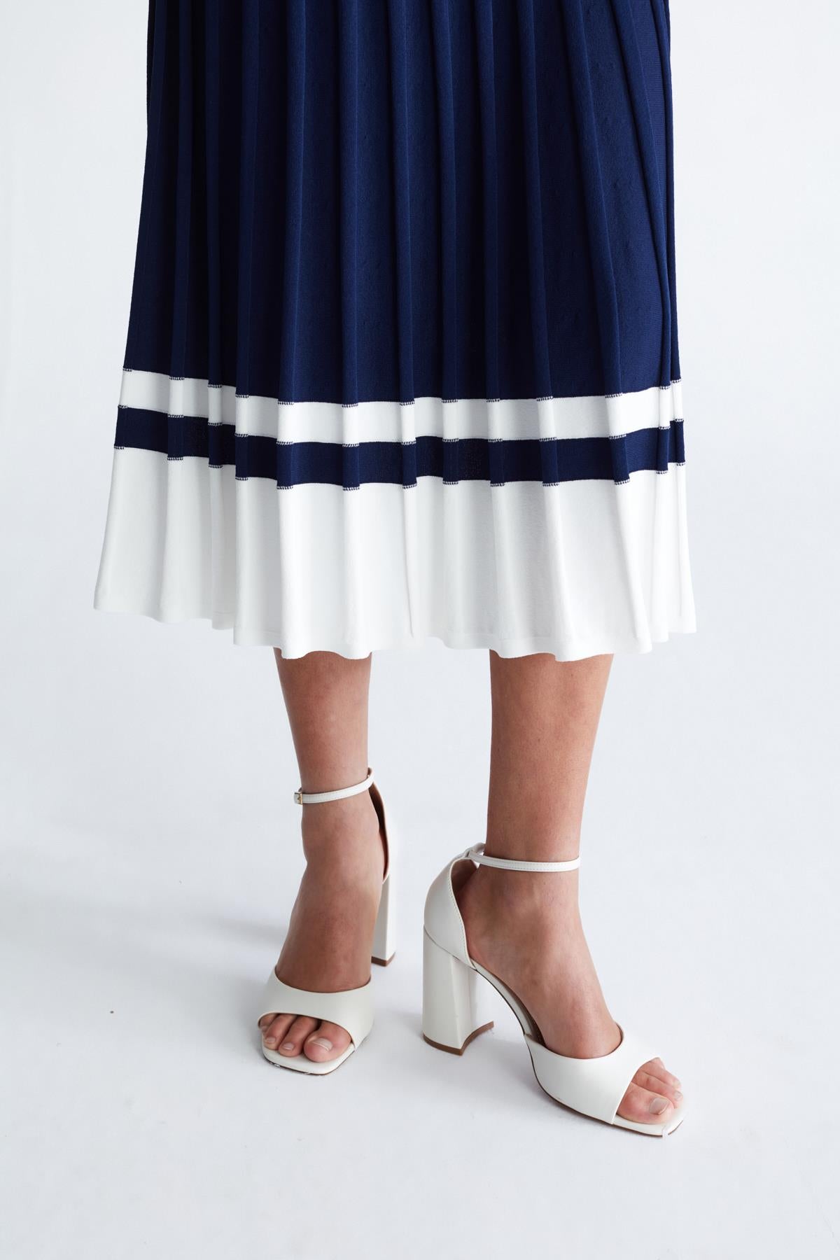 Styleboom X Peraluna Kelly Dress Askılı Bağlama Detaylı Rahat Kesim Midi Boy Yazlık Kadın Triko Elbise - Lacivert