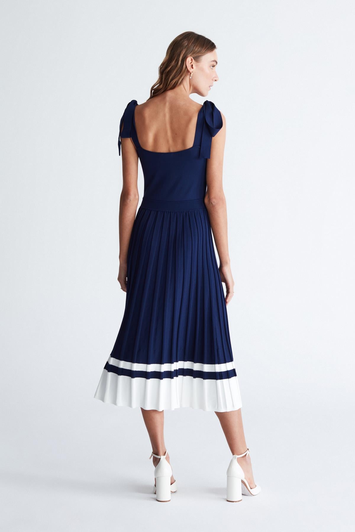 Styleboom X Peraluna Kelly Dress Askılı Bağlama Detaylı Rahat Kesim Midi Boy Yazlık Kadın Triko Elbise - Lacivert