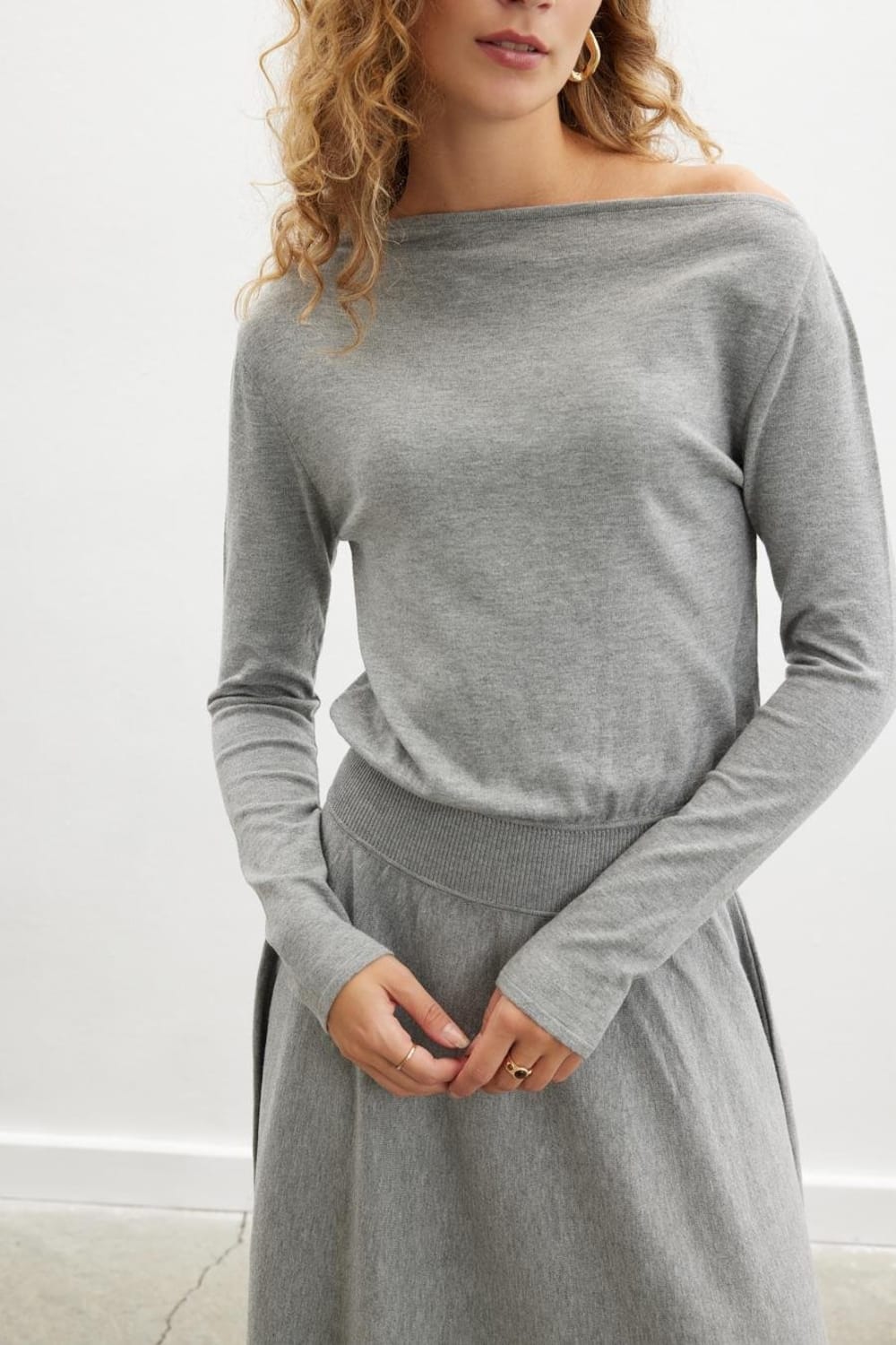 Peraluna-Styleboom X Mayfair Dress Yaka Büzgü Detaylı Tek Omuz Açık Kadın Triko Elbise-Elbise-15-Milagron.com