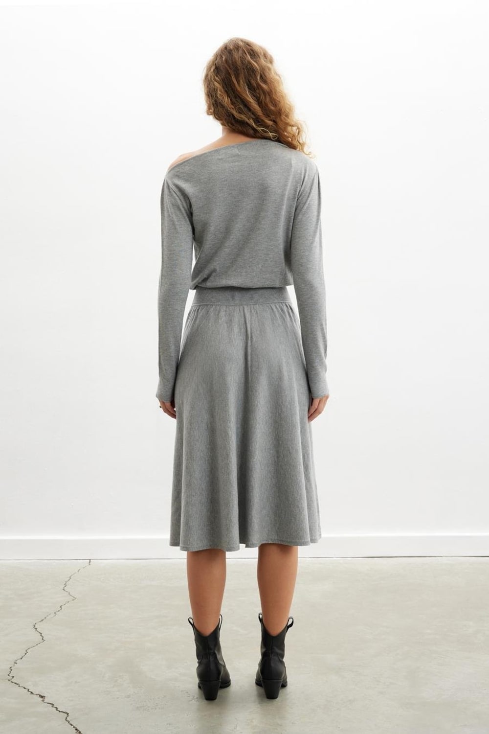 Peraluna-Styleboom X Mayfair Dress Yaka Büzgü Detaylı Tek Omuz Açık Kadın Triko Elbise-Elbise-16-Milagron.com