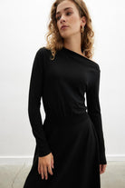 Peraluna-Styleboom X Mayfair Dress Yaka Büzgü Detaylı Tek Omuz Açık Kadın Triko Elbise-Elbise-8-Milagron.com