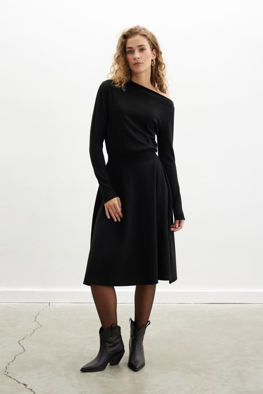 Peraluna-Styleboom X Mayfair Dress Yaka Büzgü Detaylı Tek Omuz Açık Kadın Triko Elbise-Elbise-9-Milagron.com