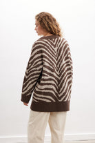 Peraluna Zebra Cardigan V Yaka Zebra Desen Organik Pamuk-Yün Karışım Geniş Kesim Kadın Triko Hırka - Kahve