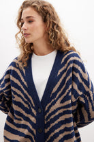Peraluna Zebra Cardigan V Yaka Zebra Desen Organik Pamuk-Yün Karışım Geniş Kesim Kadın Triko Hırka - Lacivert