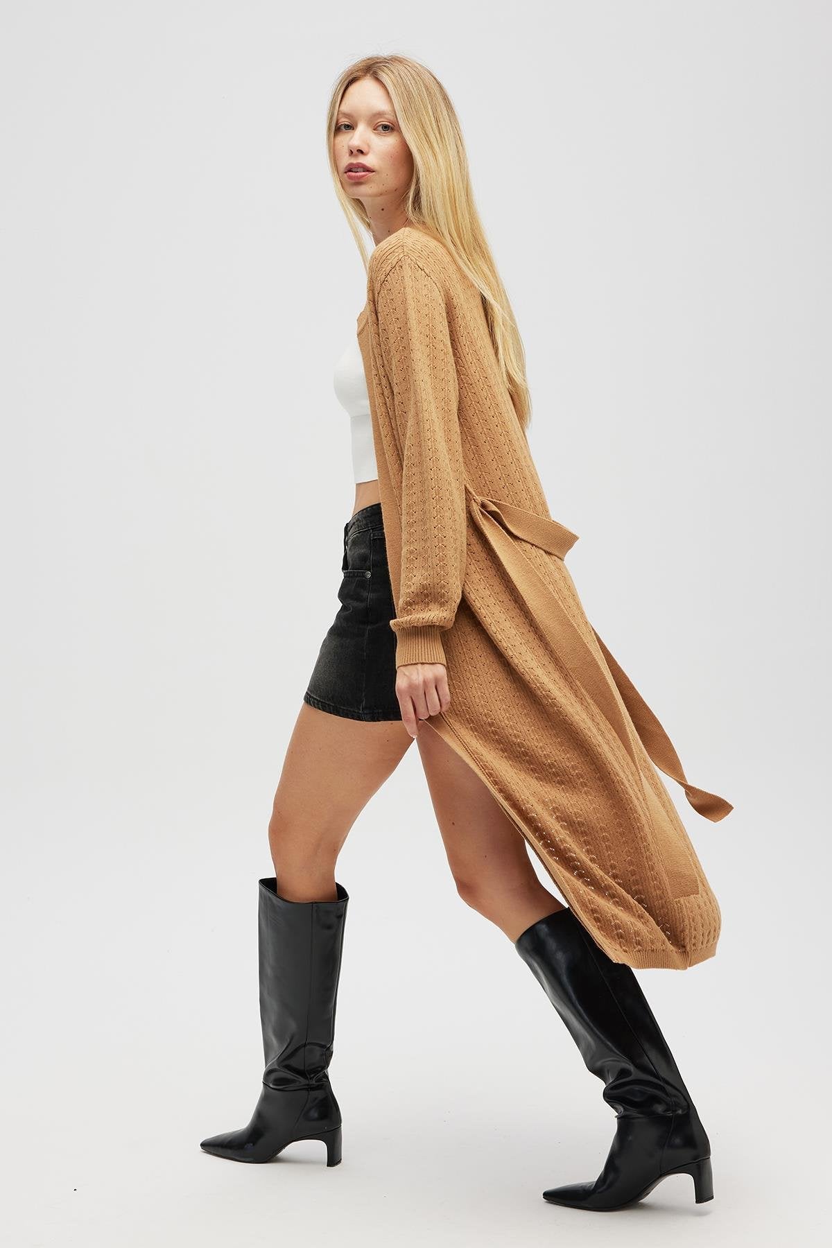 Peraluna-Zeyna Mini Kabartma örgülü Uzun Triko Hırka Camel-Hırka-2-Milagron.com