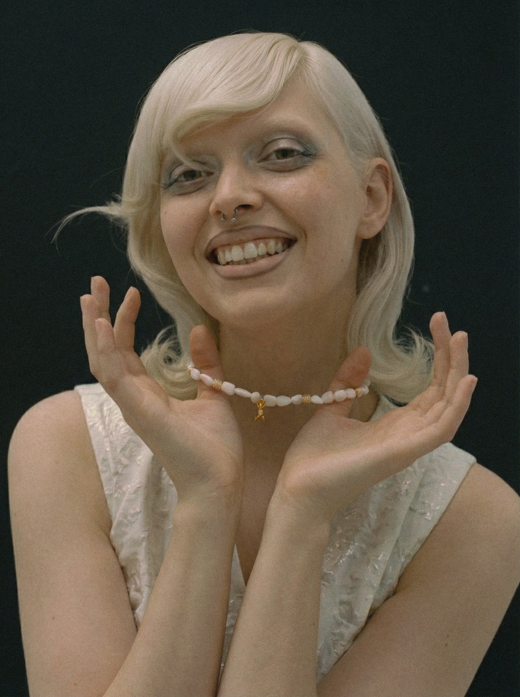 Pia Yuli-Ay Taşı Dişil Enerji Kolye-4-Milagron.com