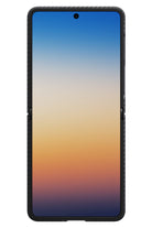 Galaxy Z Flip8 Siyah Gri Aramid Fiber Kılıf | Magsafe Uyumlu Ultra İNce