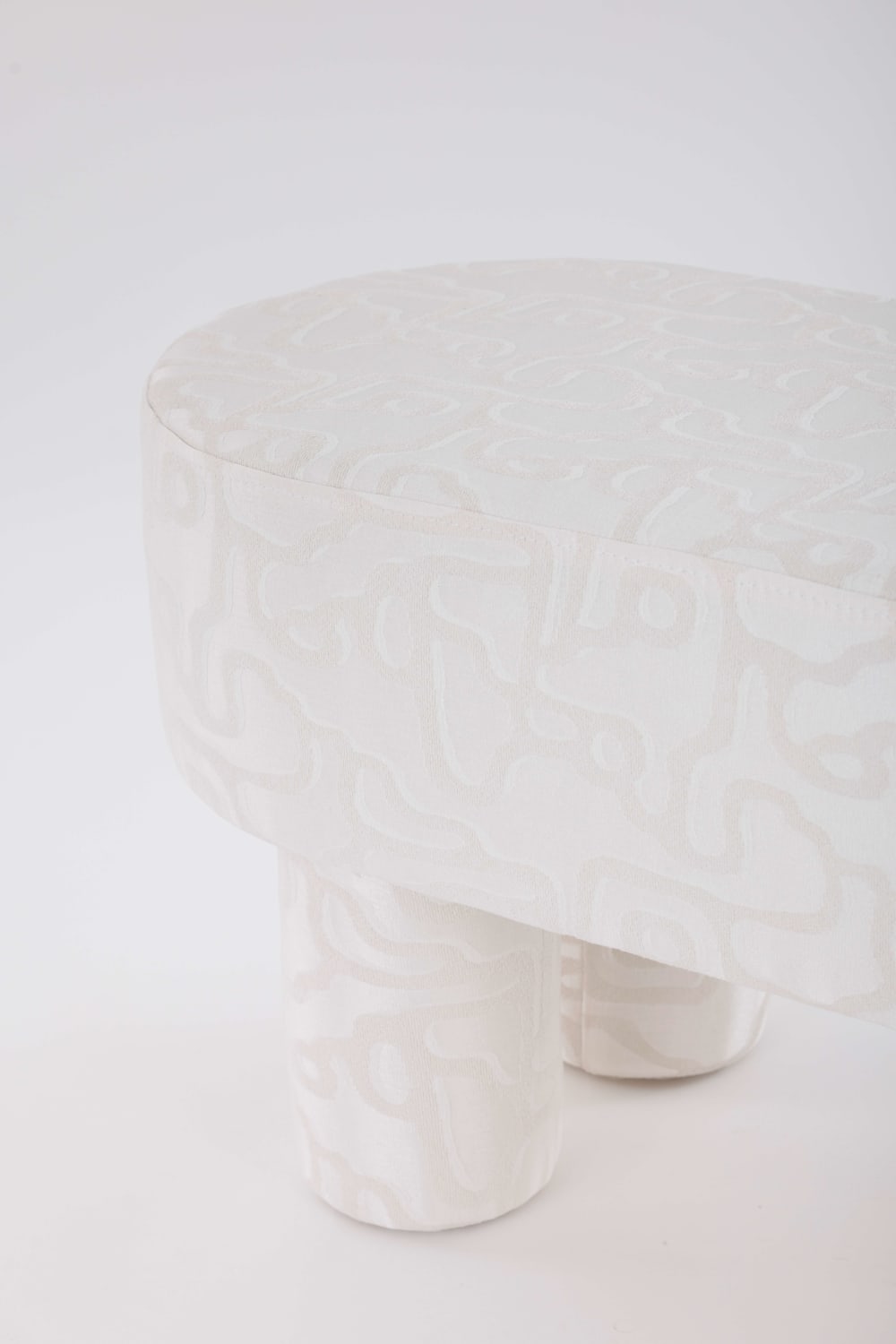 Posto Studio-Ivory Bliss Bank-Puf-3-Milagron.com