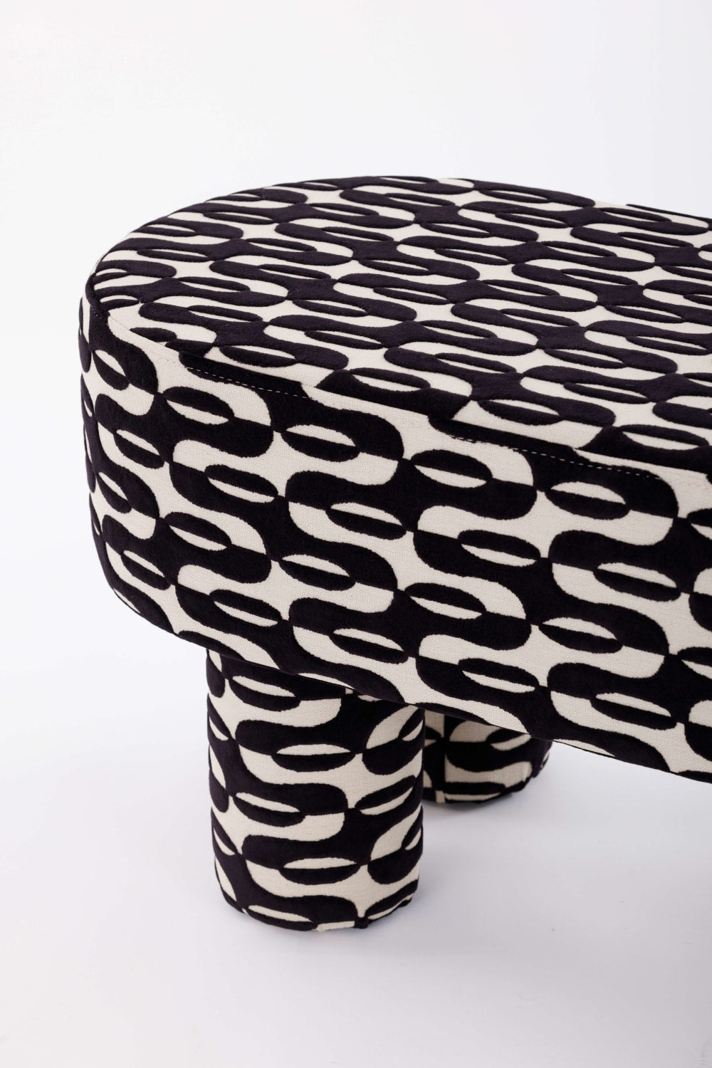 Posto Studio-Noir Blanc Bank-Puf-3-Milagron.com