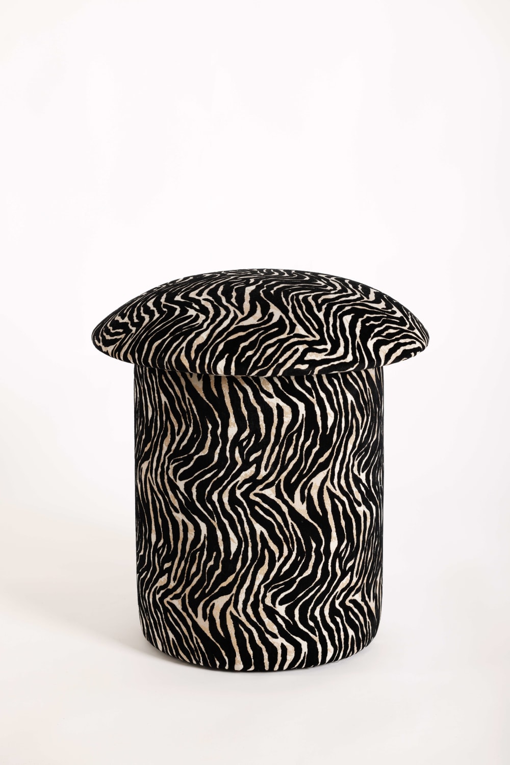 Posto Studio-Zebra Chic Puf-Puf-1-Milagron.com