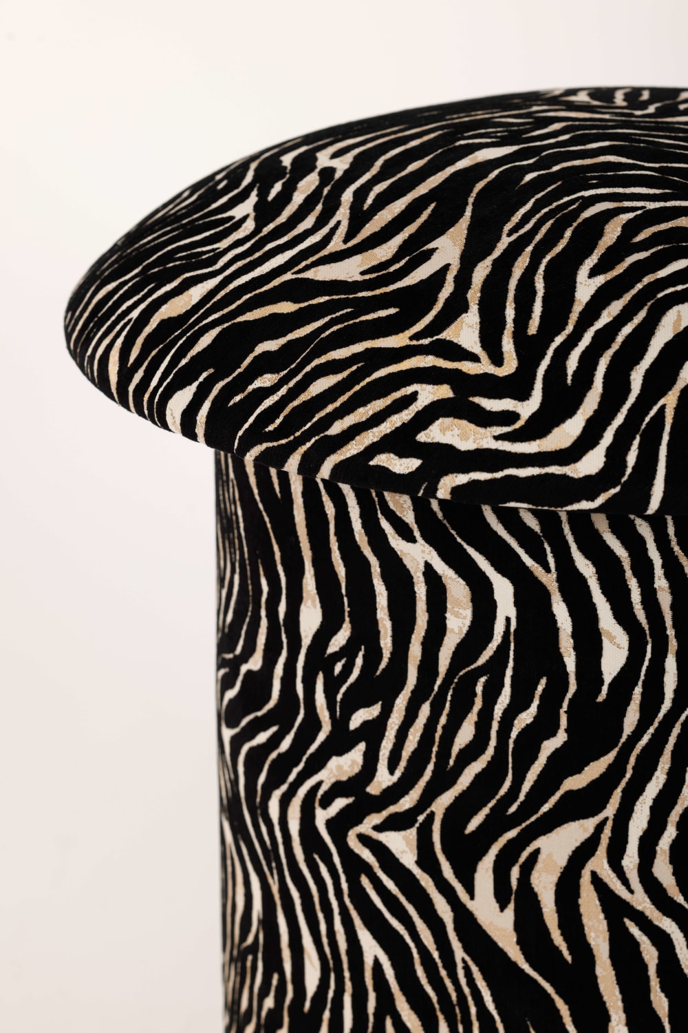 Posto Studio-Zebra Chic Puf-Puf-3-Milagron.com