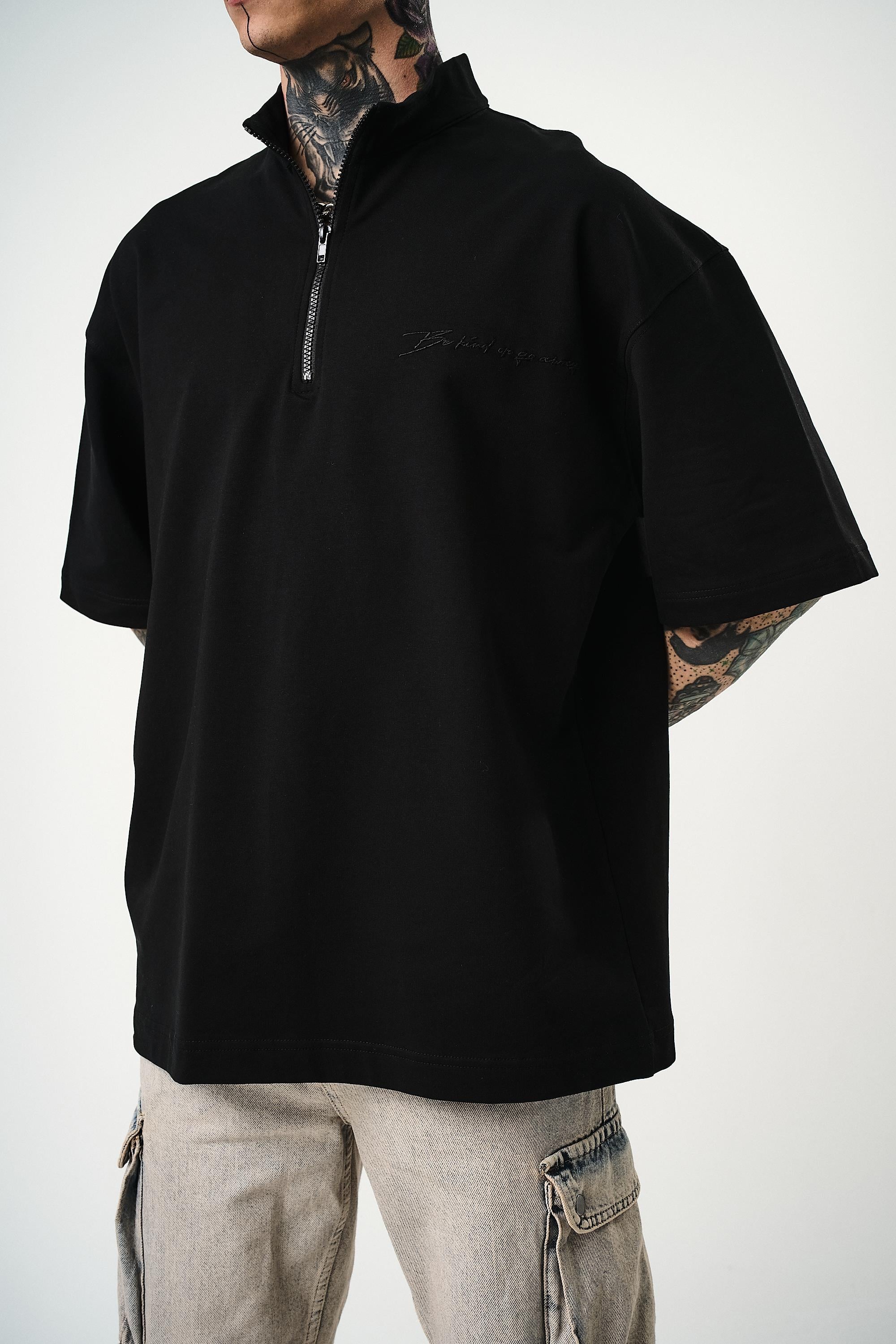 Erkek Be Kind Nakışlı Yarım Fermuarlı Oversize T-Shirt Siyah