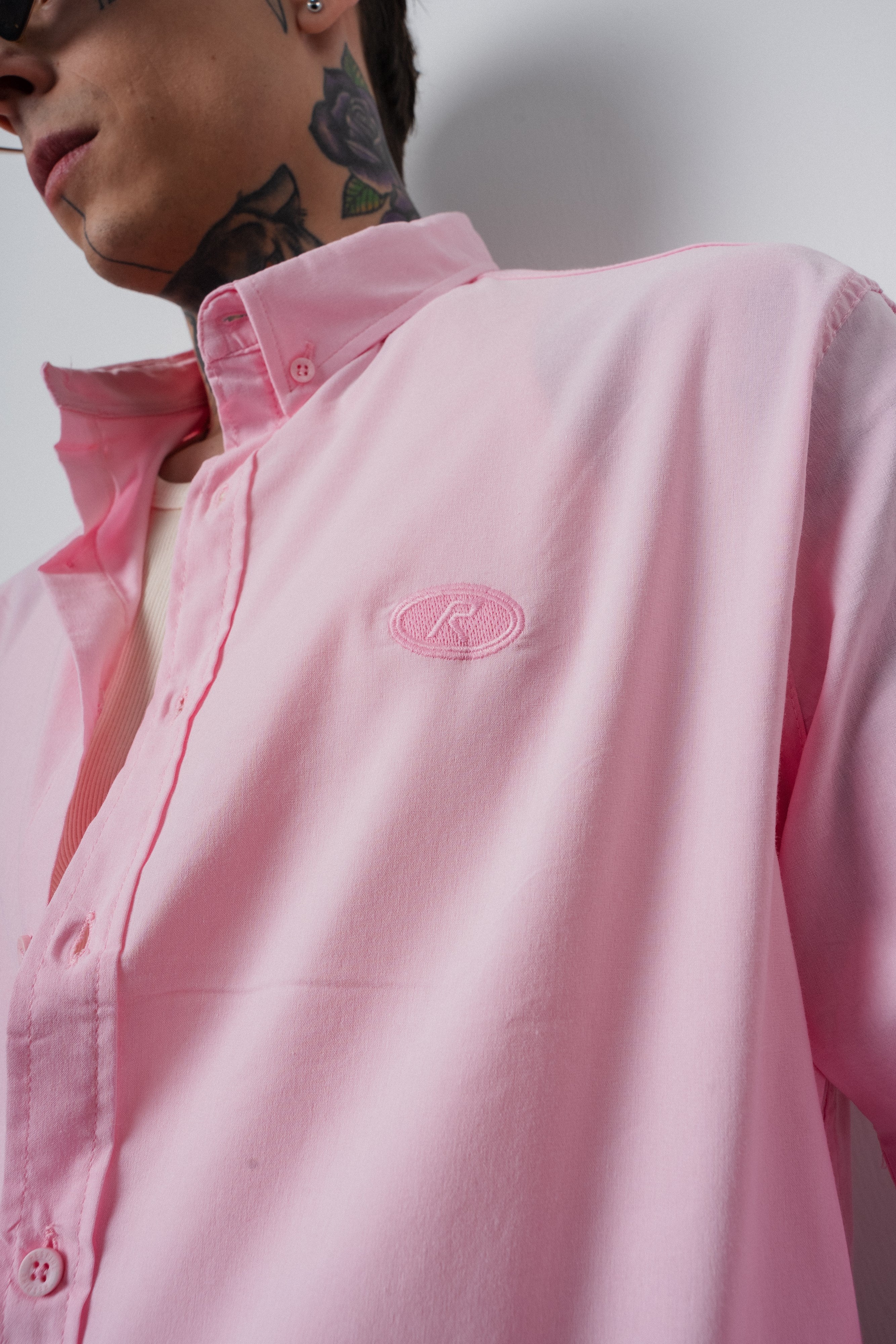 Erkek Arma Nakışlı Uzun Kollu Oversize Gömlek Pembe