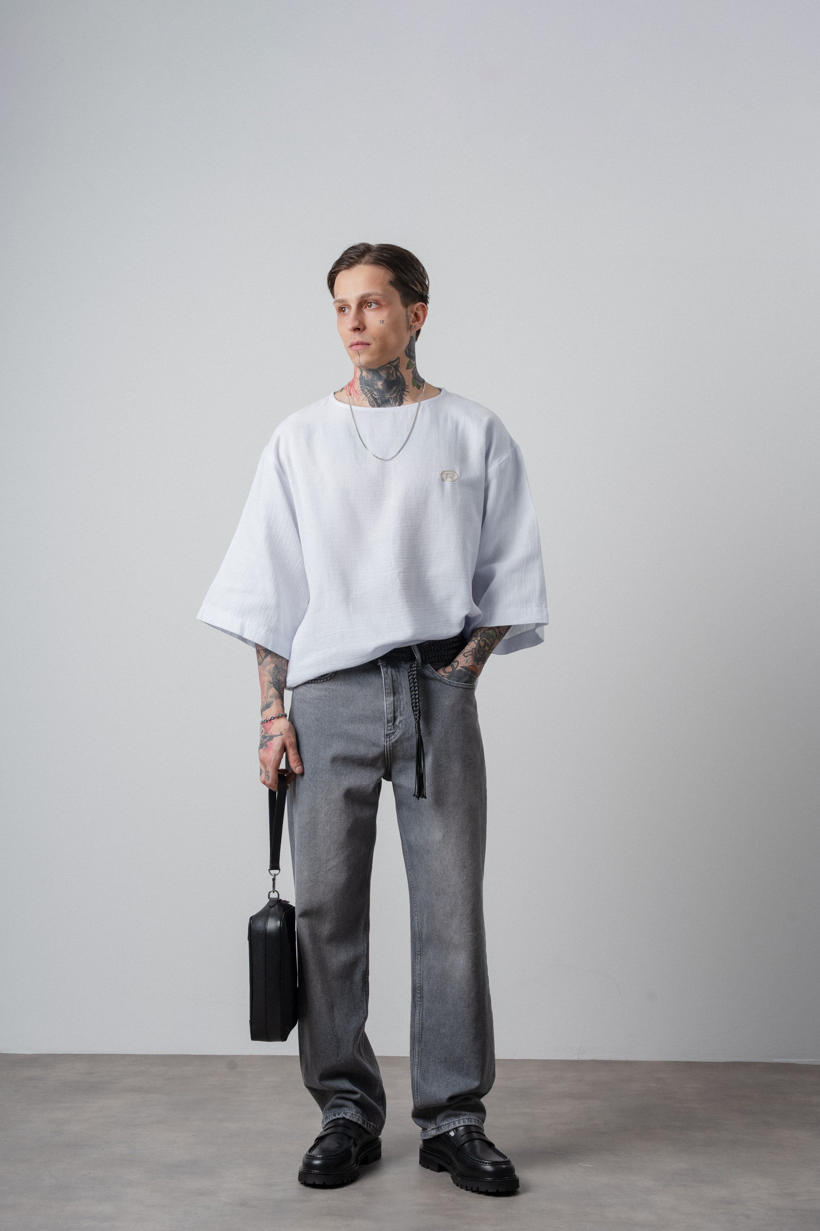 Erkek R Nakışlı Fakir Kol Müslin Oversize T-Shirt Beyaz
