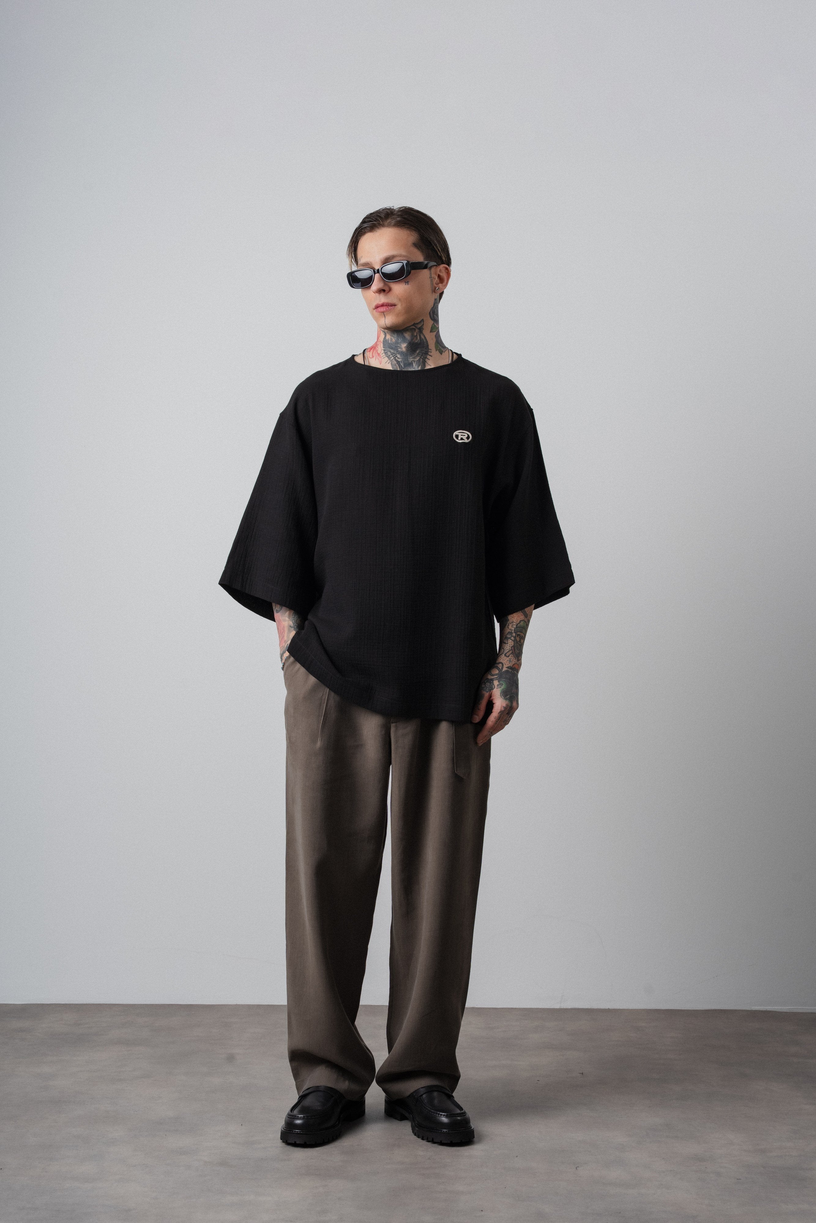 Erkek R Nakışlı Fakir Kol Müslin Oversize T-Shirt Siyah