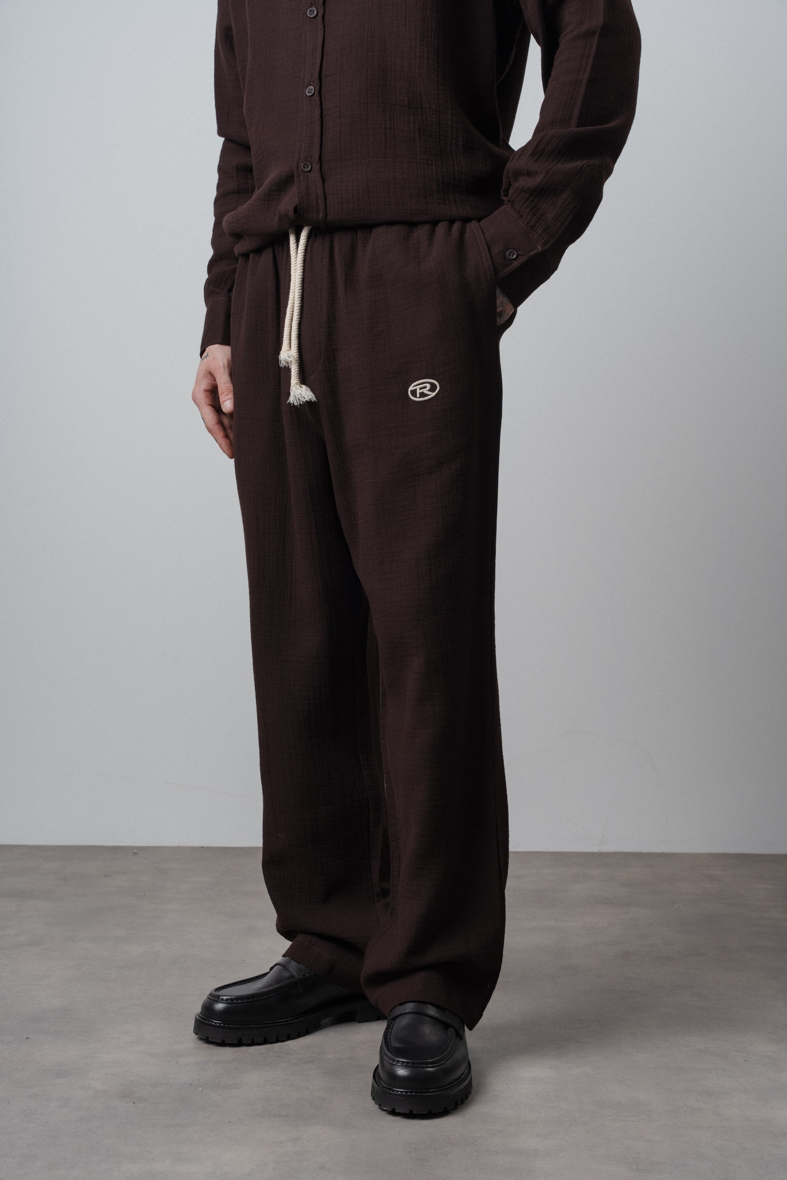 Erkek R Nakışlı Müslin Baggy Pantolon Acı Kahve