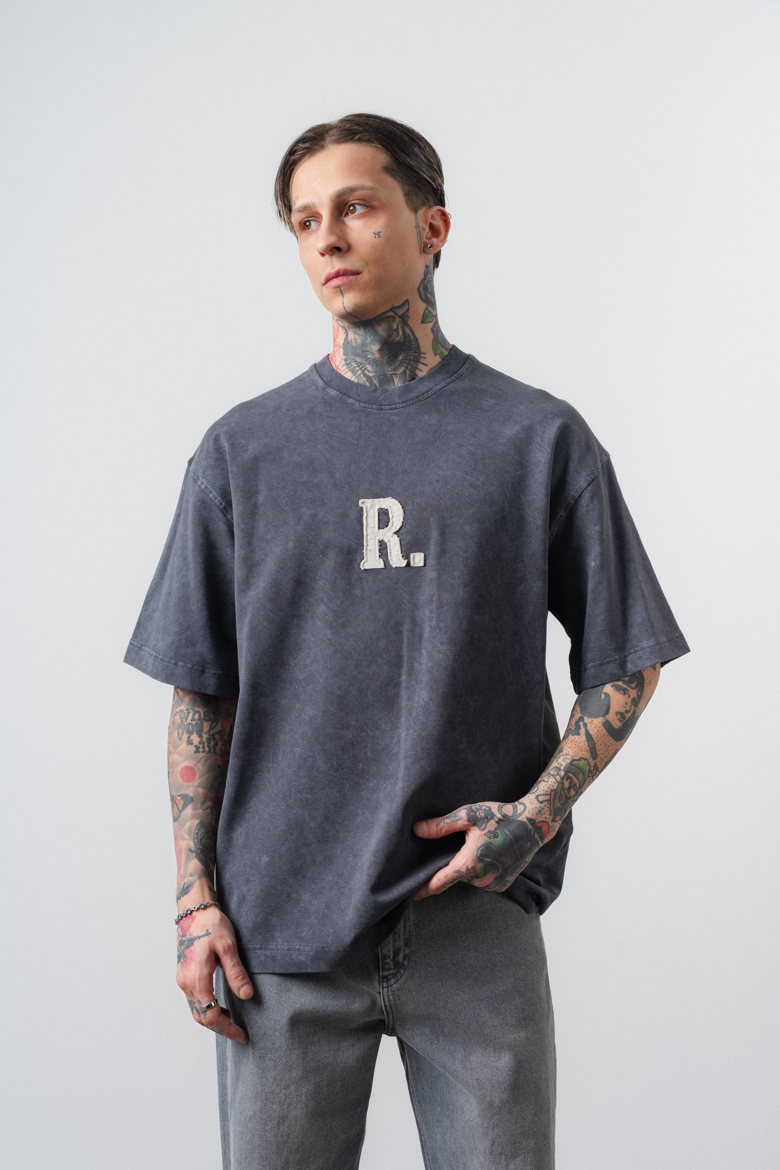 Erkek Revere Nakışlı Yıkamalı Oversize T-Shirt Füme