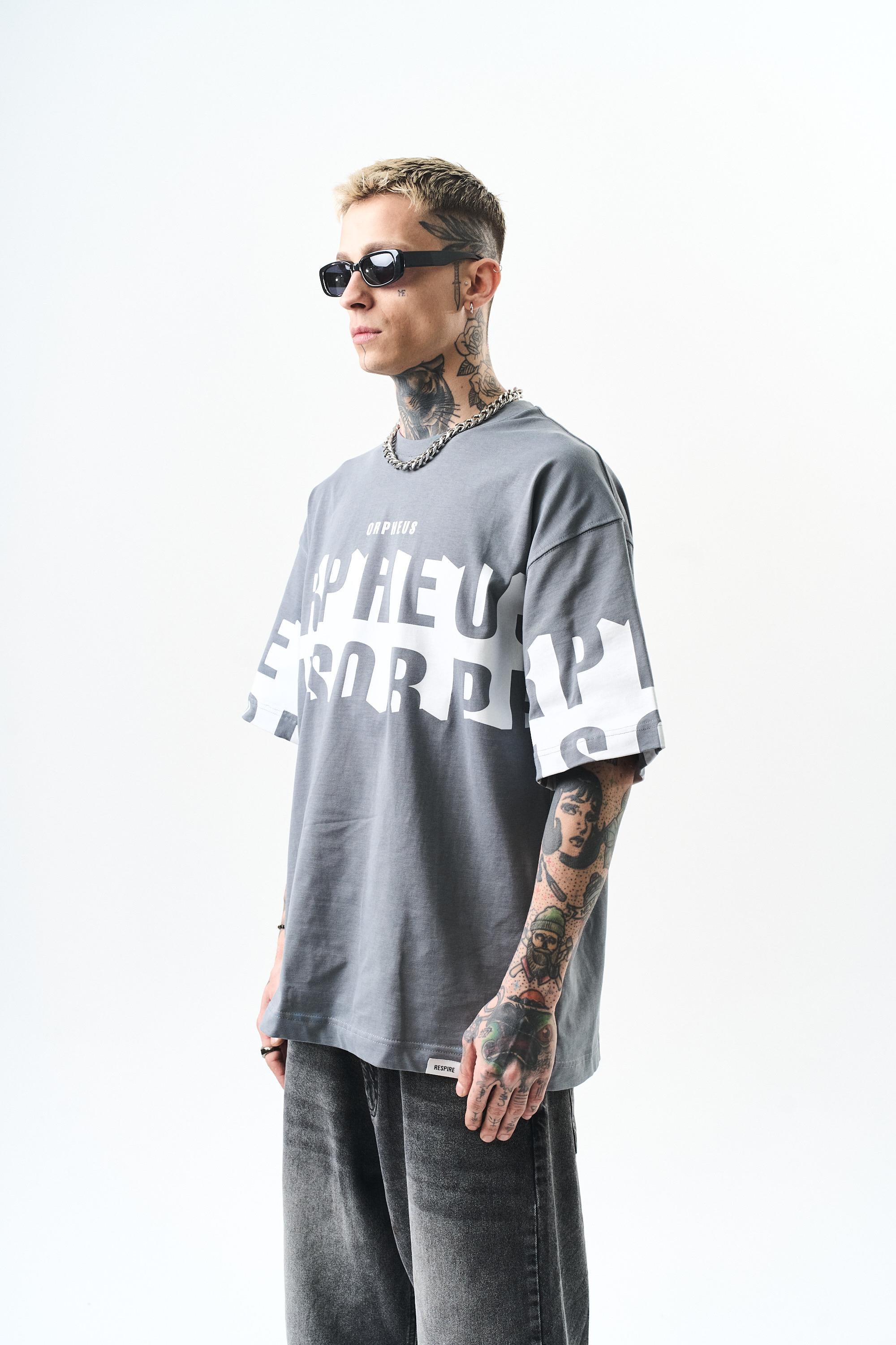 Erkek Orpheus Baskılı Oversize T-Shirt Füme