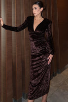 Roselenda Classy Bordo Kadife Dik Yaka Vatkalı Midi Elbise - 8