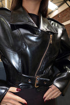 Roselenda Kadın Siyah Kalın Vatkalı Belden Kemerli Suni Deri Kısa Ceket Der01 - 3