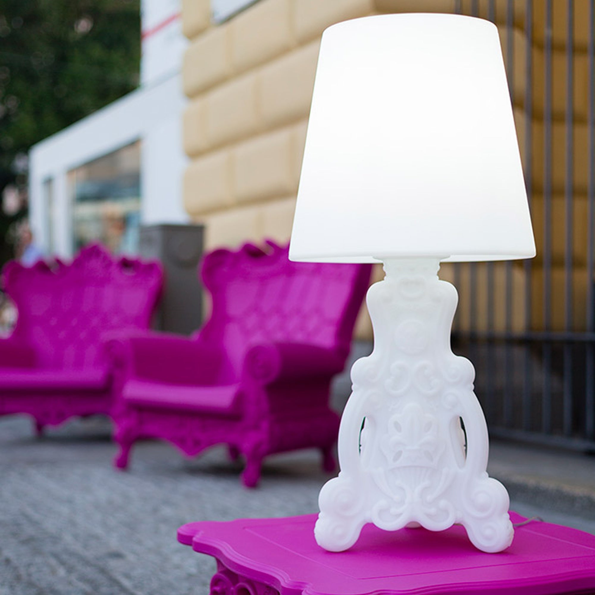 Slide-Lady Of Love Beyaz Masaüstü Aydınlatması-Masa Lambası-5-Milagron.com