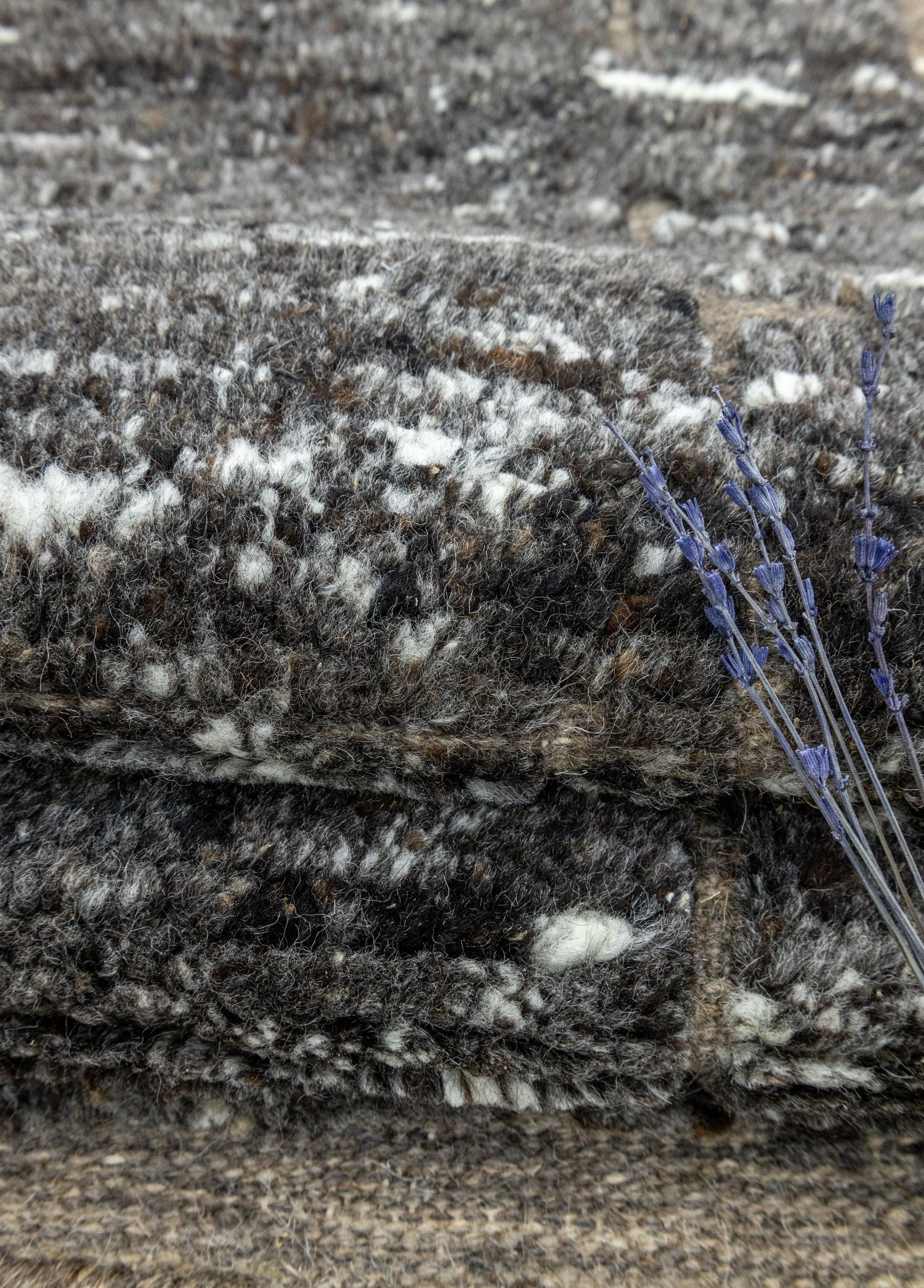 Soho Antiq-Kirk Kabartmalı El Dokuma Yün Halı 151x237 Cm-Halı-4-Milagron.com