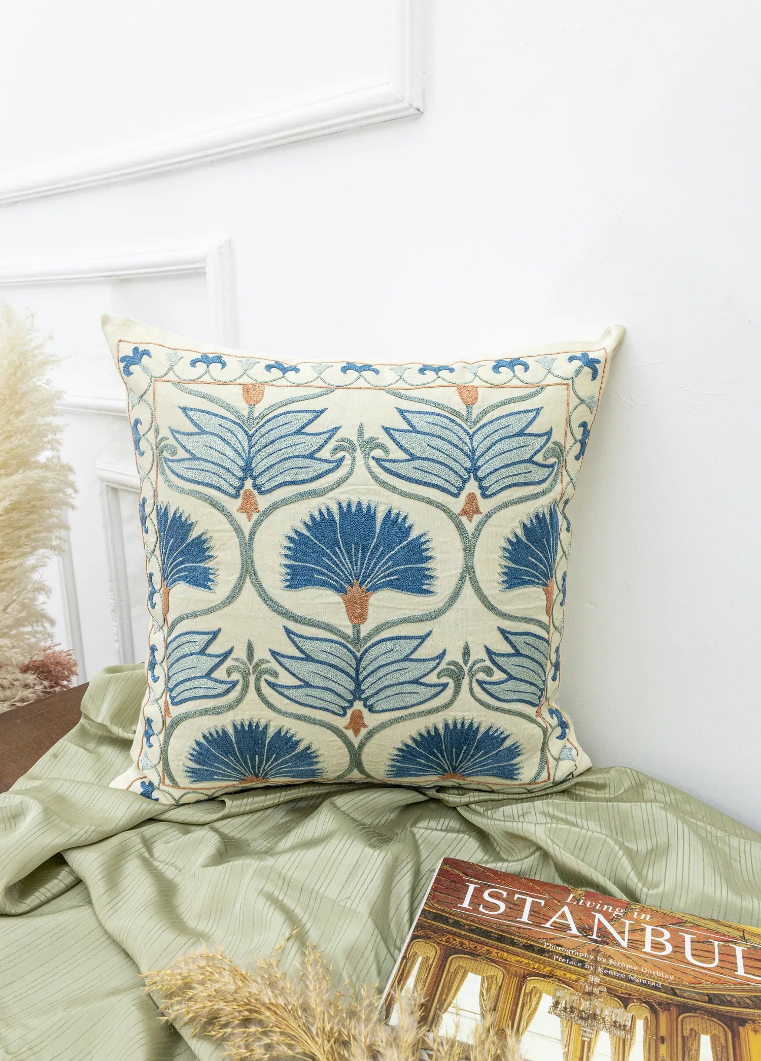 Soho Antiq-Lilac çiçekli Suzani Kırlent 50x50 Cm-2-Milagron.com