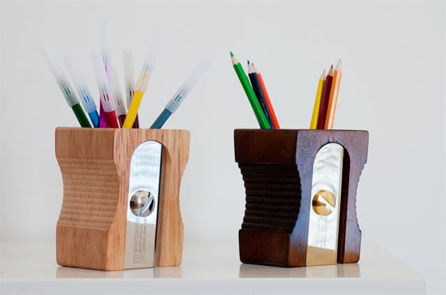 Suck Uk-Sharpener Desk Tidy Kalemtraş şeklinde Ahşap Kalemlik Dark-Kalemlik-3-Milagron.com